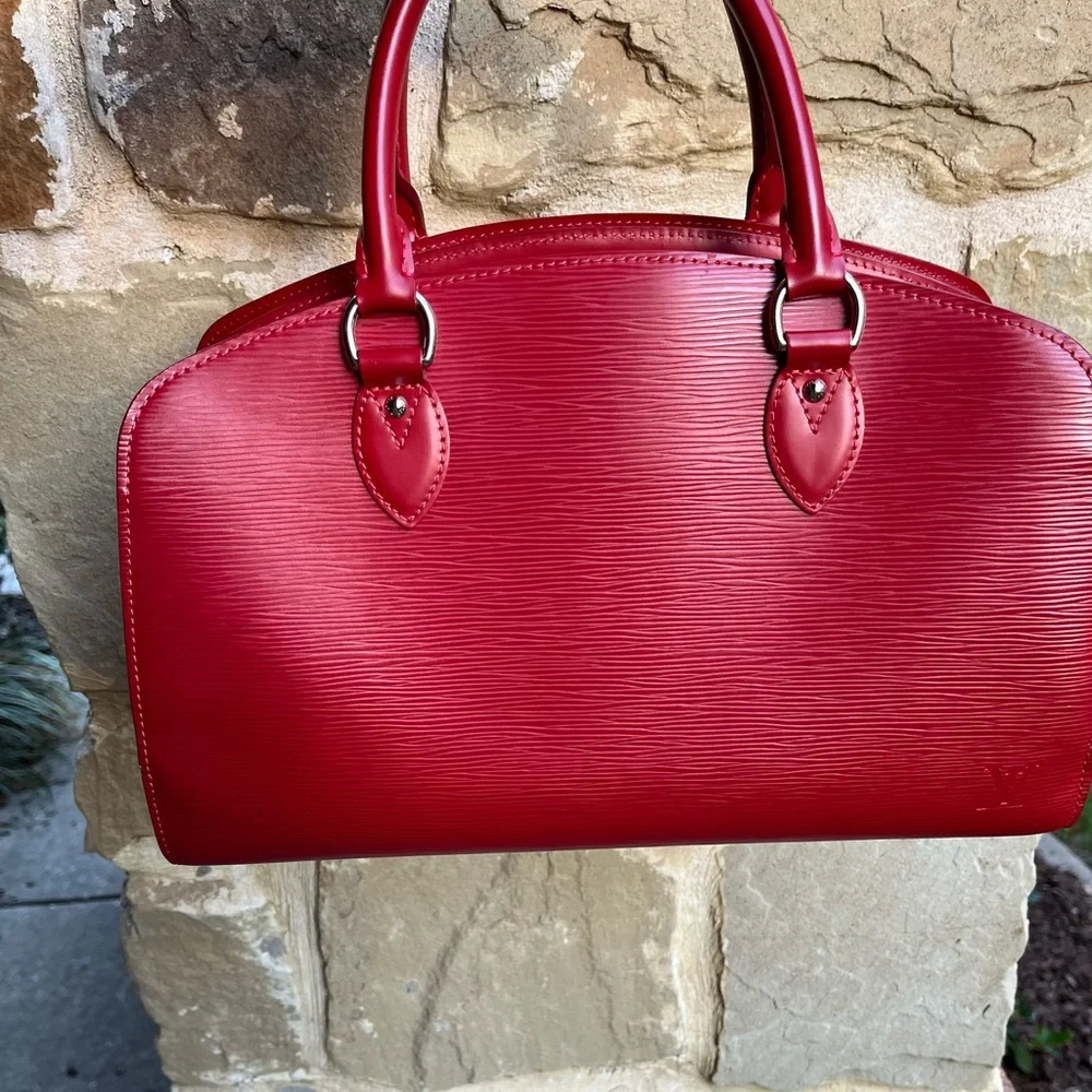 Louis Vuitton red epi leather pont neuf PM handbag preowned condition - Picture 5 of 17